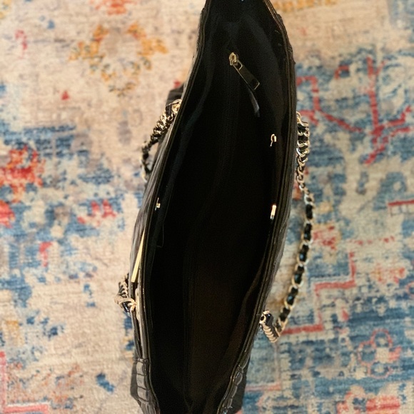 Large Patent Leather Aldo Shoulder Bag! - Picture 6 of 6